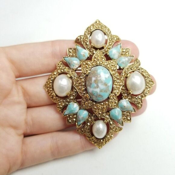 Vintage Sarah Coventry Large Pendant Brooch, Gold Tone Blue Cabochon Faux Pearl - Picture 7 of 7